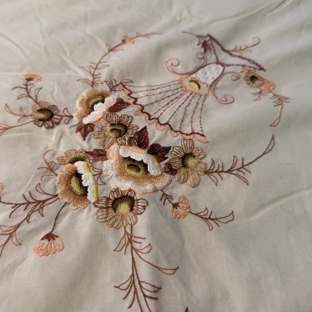 Vintage Embroidered Floral Tablecloth 66x98 Cream Tan Brown Cottagecore Grandma